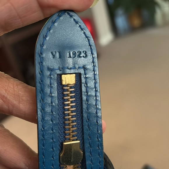 Louis Vuitton Saint Jacques Epi Bag - Picture 13 of 16